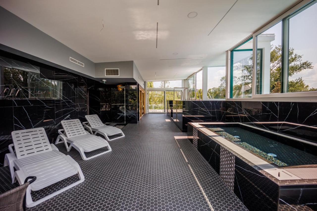 Villa Bauhaus Wellness Apartman 202 Шіофок Екстер'єр фото