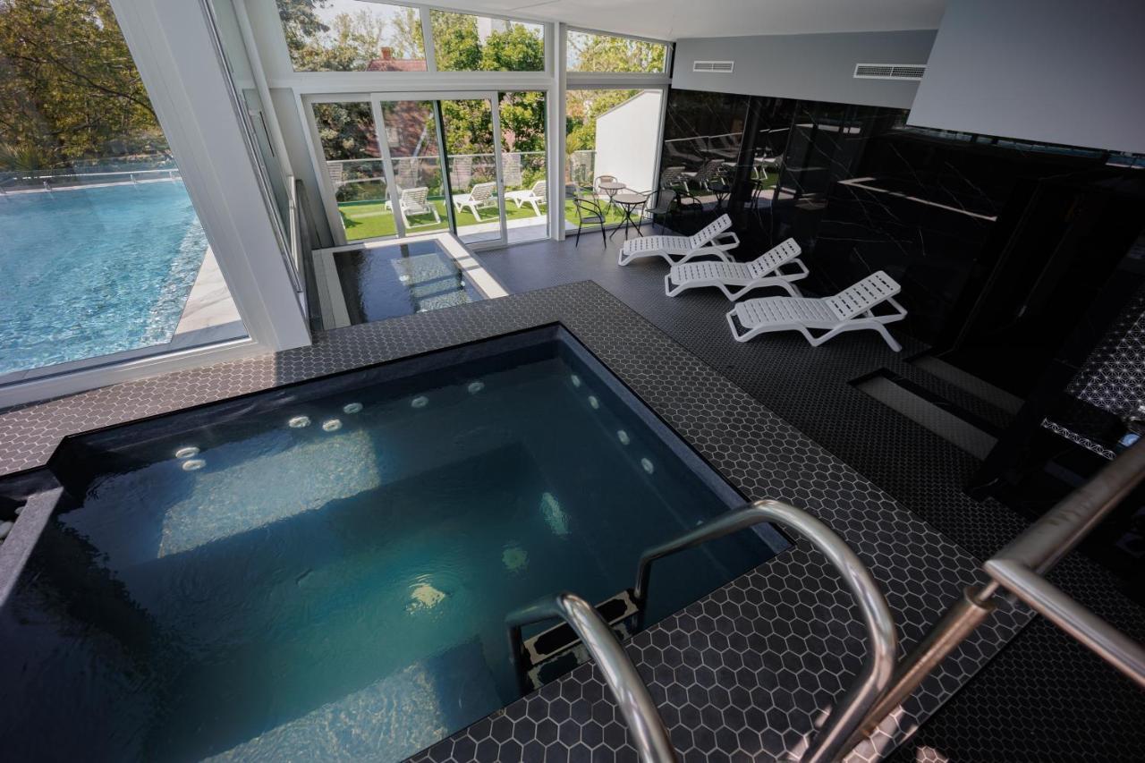 Villa Bauhaus Wellness Apartman 202 Шіофок Екстер'єр фото