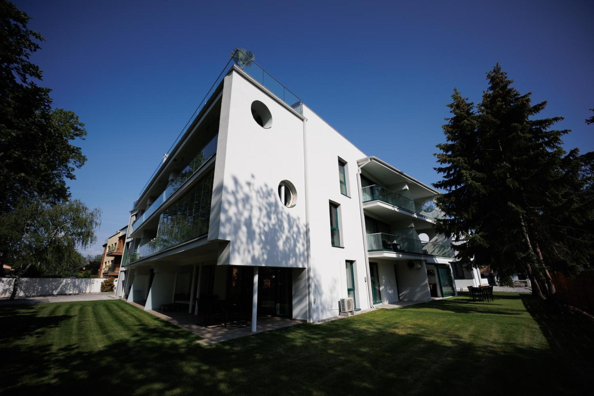 Villa Bauhaus Wellness Apartman 202 Шіофок Екстер'єр фото